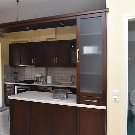 New Central Apartment In Argos *