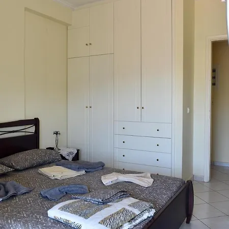 New Central Apartment In Argos