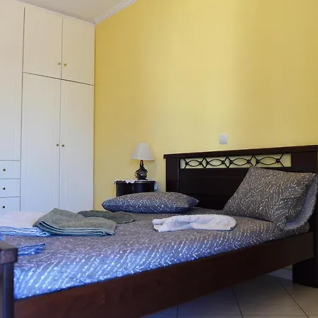 New Central Apartment In Argos *